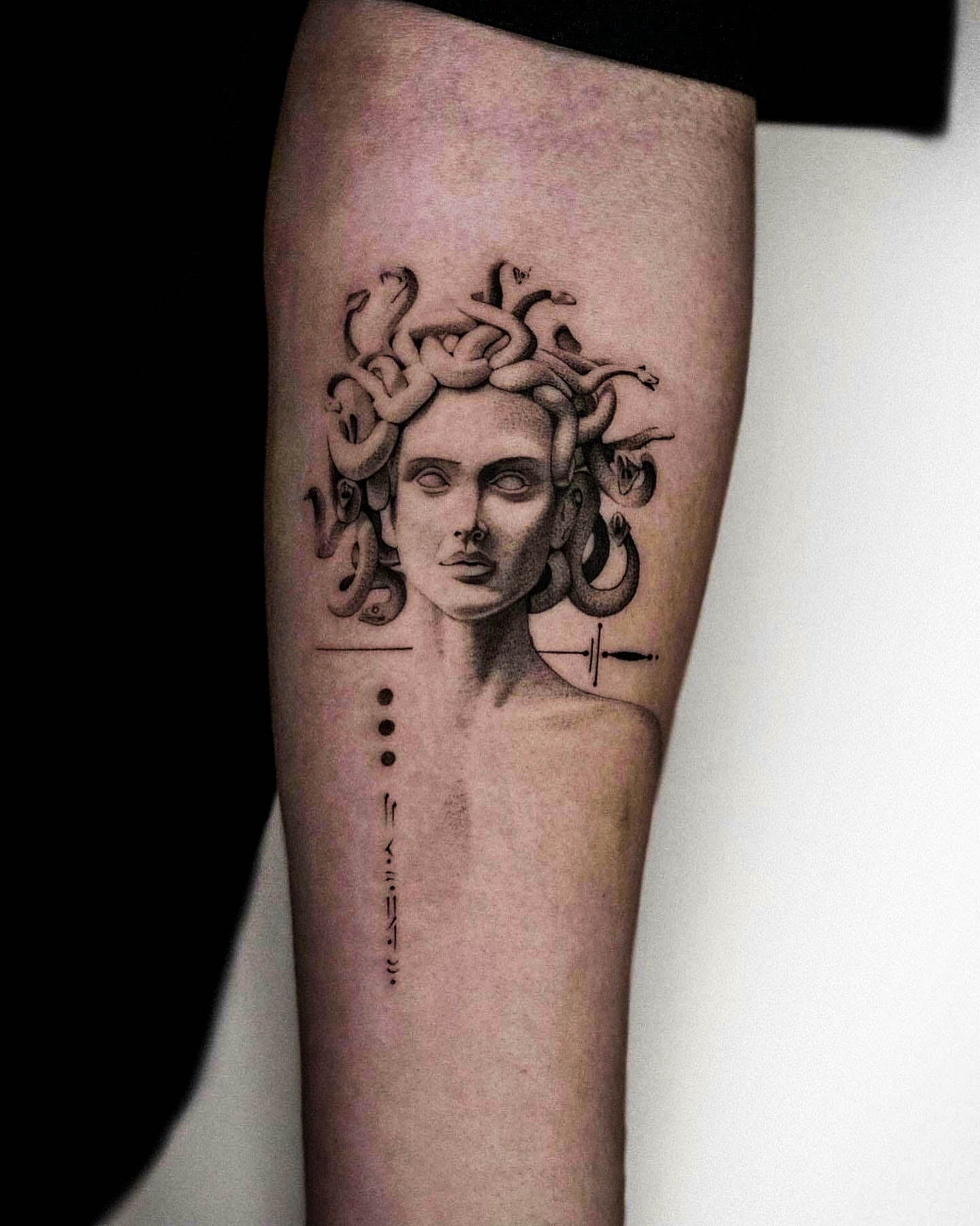 100 Beautiful Medusa Tattoos You'll Need to See - Tattoo Me Now